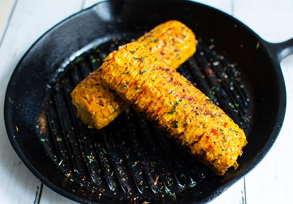 Salziger Umami-Geschmack: Gegrillter Maiskolben mit Miso-Butter