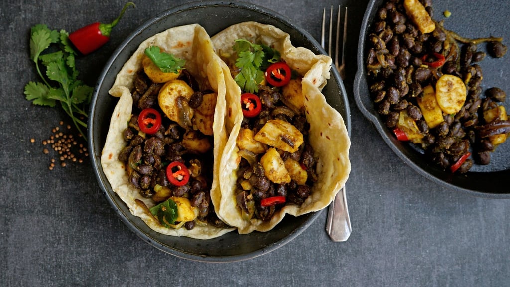 Happen für Happen eine kleine Auszeit vom Alltag: Die Tortillas werden ganz einfach in zwei Pfannen zubereitet.