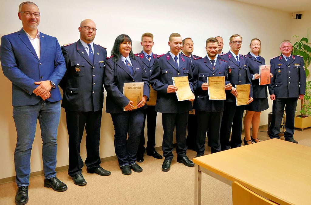 Zur Jahreshauptversammlung der Annaburger Feuerwehr wurden zahlreiche Kameraden für ihre ehrenamtlichen Dienste für die Heidestadt gewürdigt.