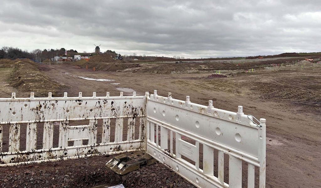 Noch ist das Gelände am Mühlenweg in Warnstedt leer. Bald sollen hier die ersten Musterhäuser gebaut werden.