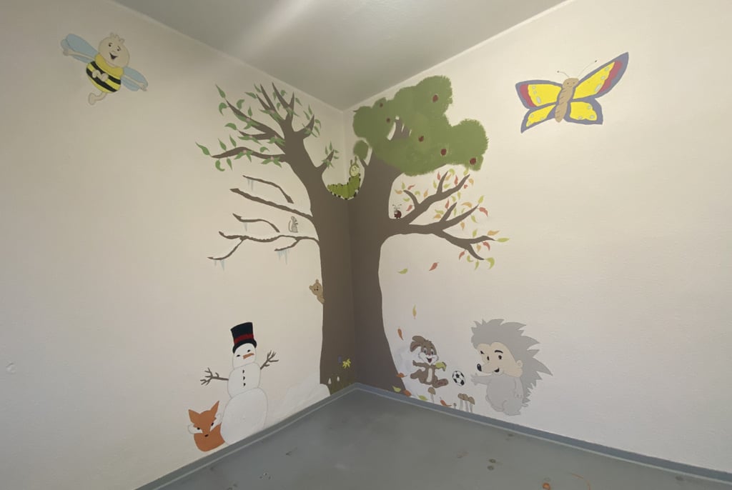 Die Der fertige „Vierjahresbaum“ ist der neue Hingucker in der Kita