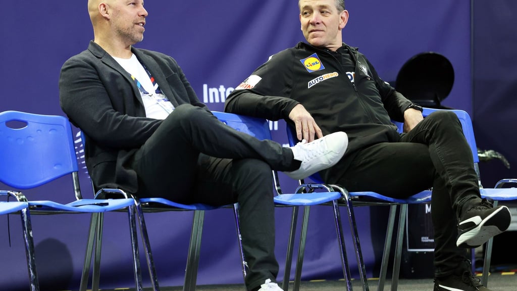 Gut gelaunt: Axel Kromer (l) und Trainer Alfred Gislason.
