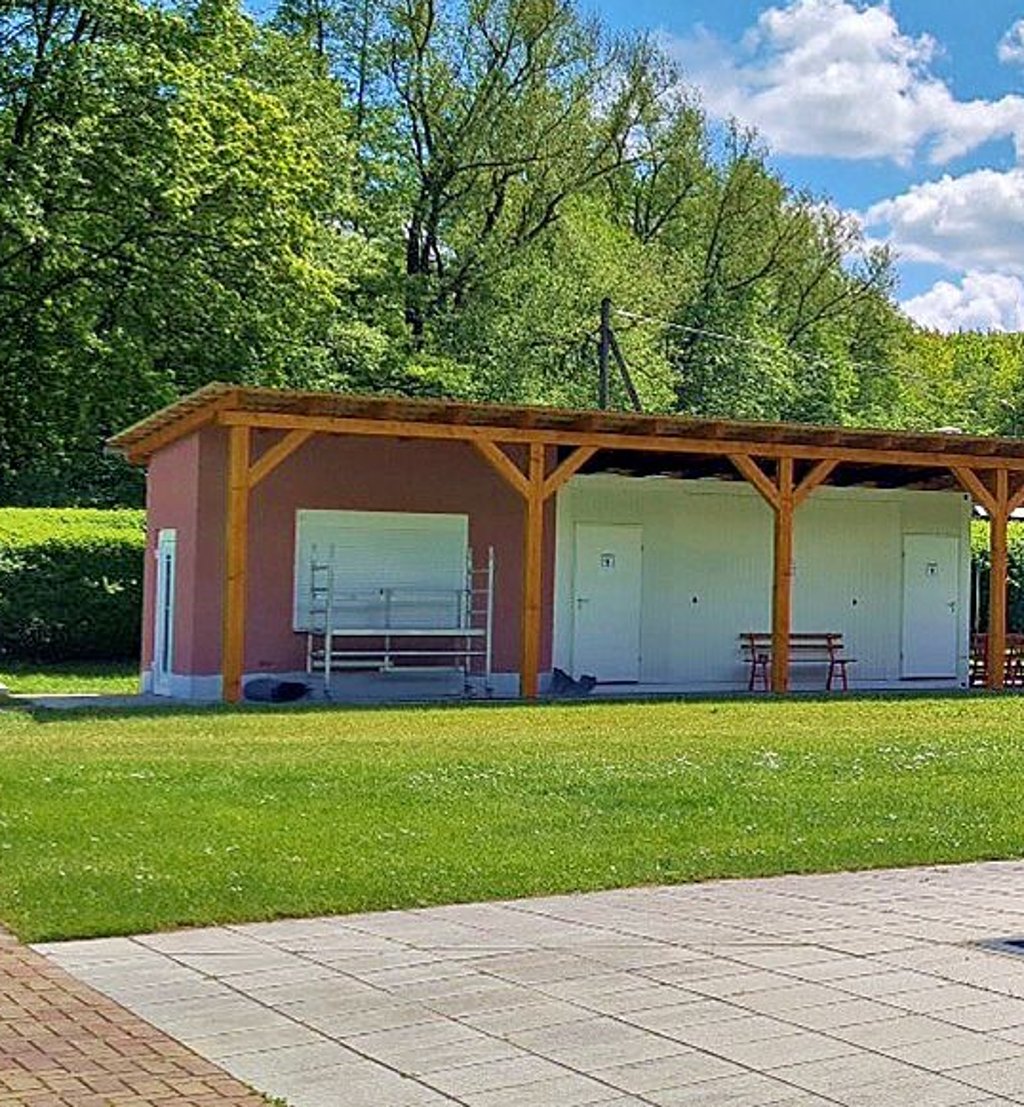 Für den Kiosk (li. im Bild ) im Freibad Alterode wird ein neuer Betreiber gesucht.