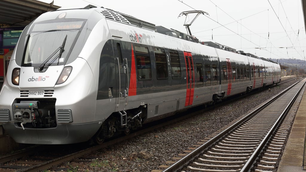 Das Zugunternehmen Abellio verzeichnet in Sachsen-Anhalt rasant steigende Fahrgastzahlen. Nun sollen deutlich mehr sichere Jobs geschaffen werden. 