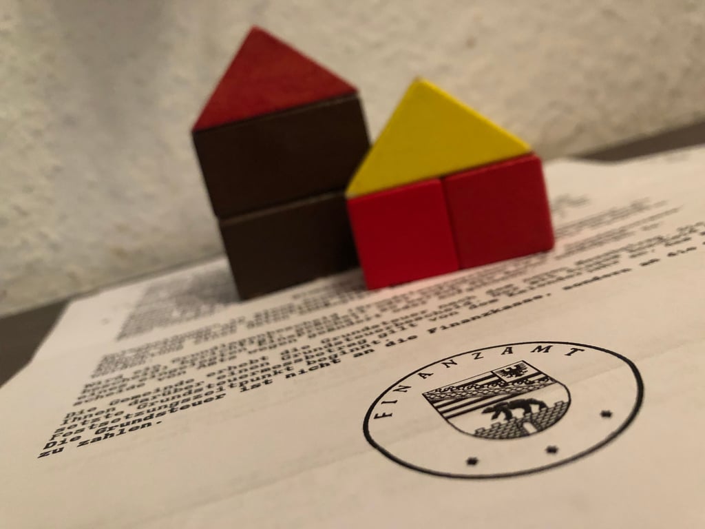 Über 250.000 Grundsteuer-Bescheide haben die Finanzämter in Sachsen-Anhalt bereits verschickt. Doch nicht alles, was drin steht, ist leicht verständlich.