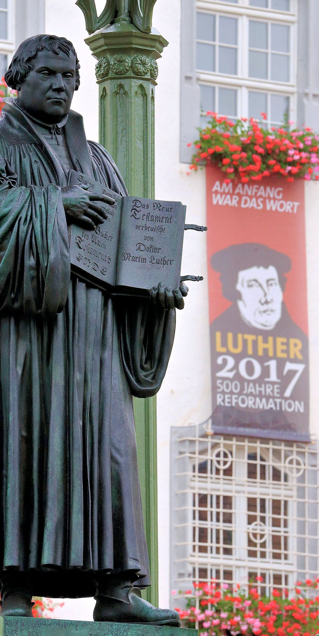Hier steht er und kann nicht anders: Denkmal für Luther in Wittenberg