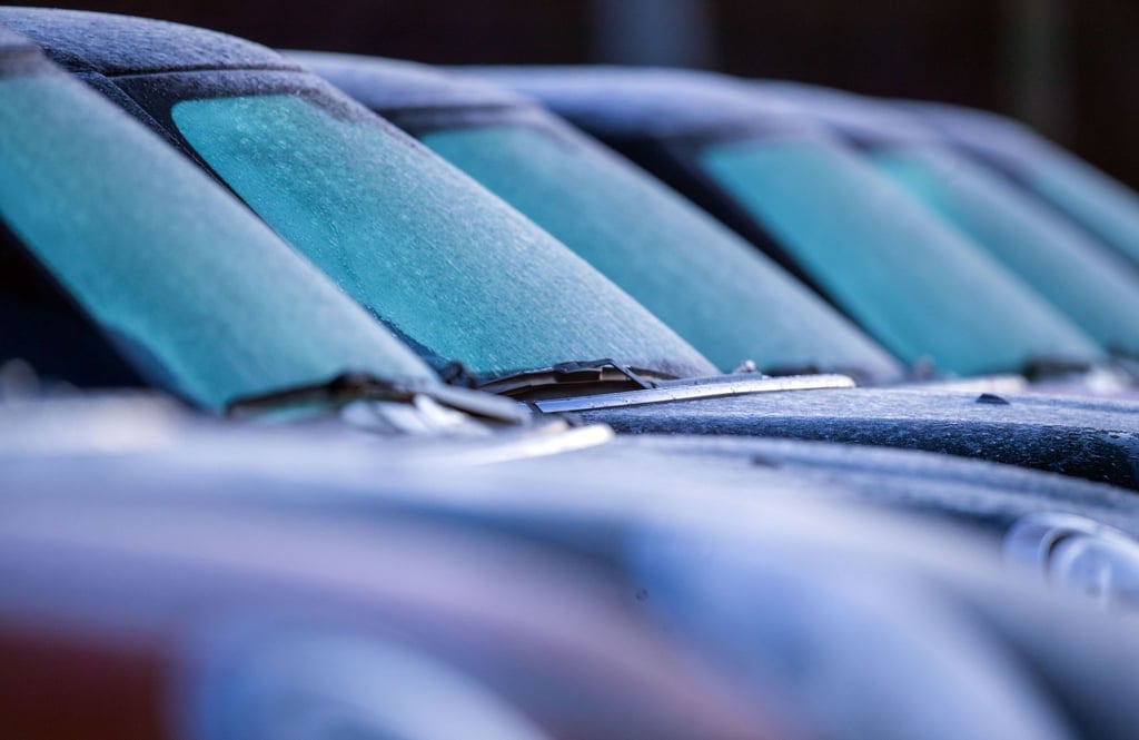 Neuwagen beim Händler: Jeder zweite Autobesitzer in Deutschland hat einer Studie zufolge angesichts aktueller Entwicklungen Angst, sich sein Auto bald nicht mehr leisten zu können.
