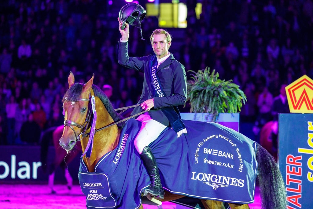 Richard Vogel gewann das Weltcup-Springen in Stuttgart.