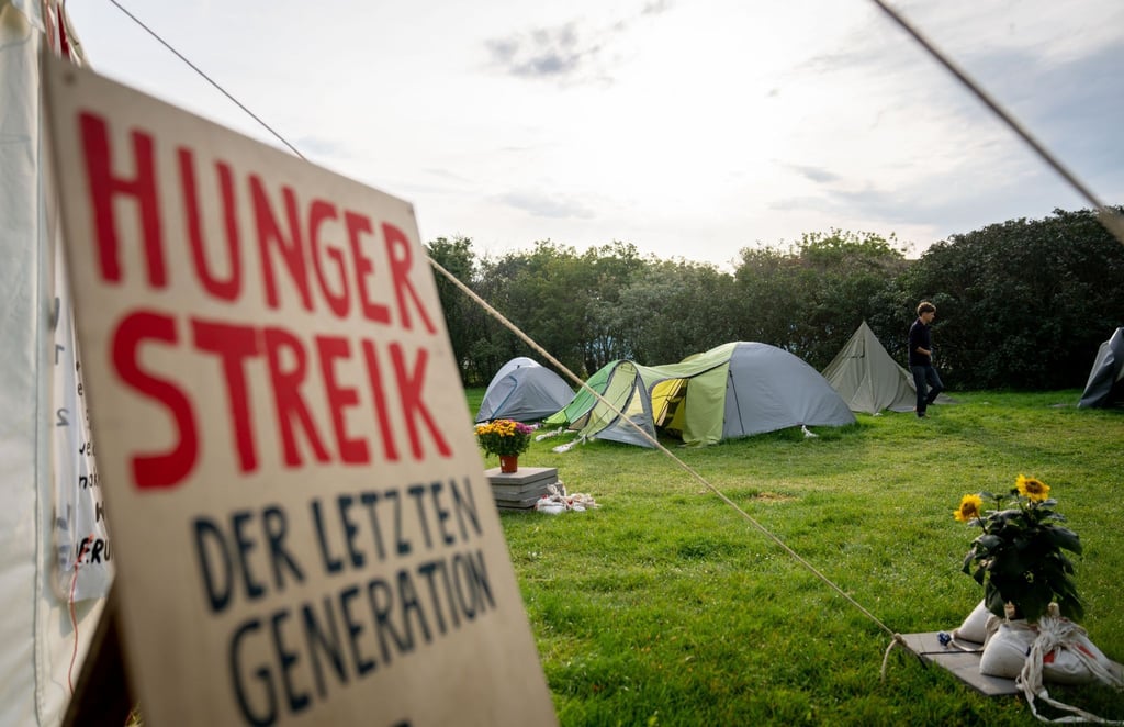 Ein Camp von Hungerstreikenden ist im Regierungsviertel aufgebaut.