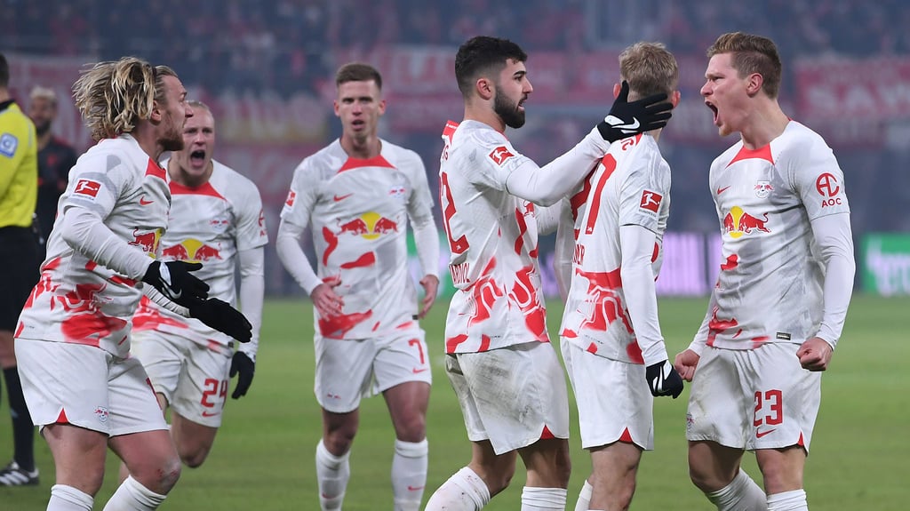 Gut gebrüllt, Löwe: Marcel Halstenberg schreit die Freude über das 1:1 heraus.