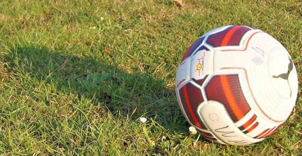 Fußball kann im neuen Stadion zunächst auf Kunstrasen gespielt werden.