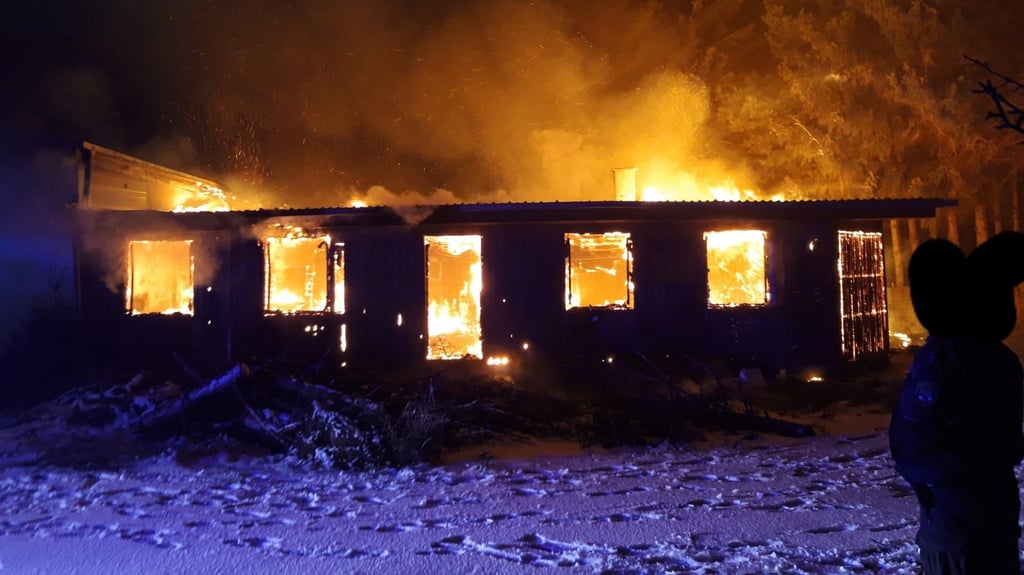 In Augsdorf stand eine Lagerhalle in Flammen.