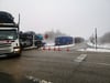 Lkw-Unfälle auf der A9  nahe der Abfahrten Droyßig und Naumburg:  Die A9-Auffahrt in Richtung München  ist bei Kleinhelmsdorf  gesperrt.  
