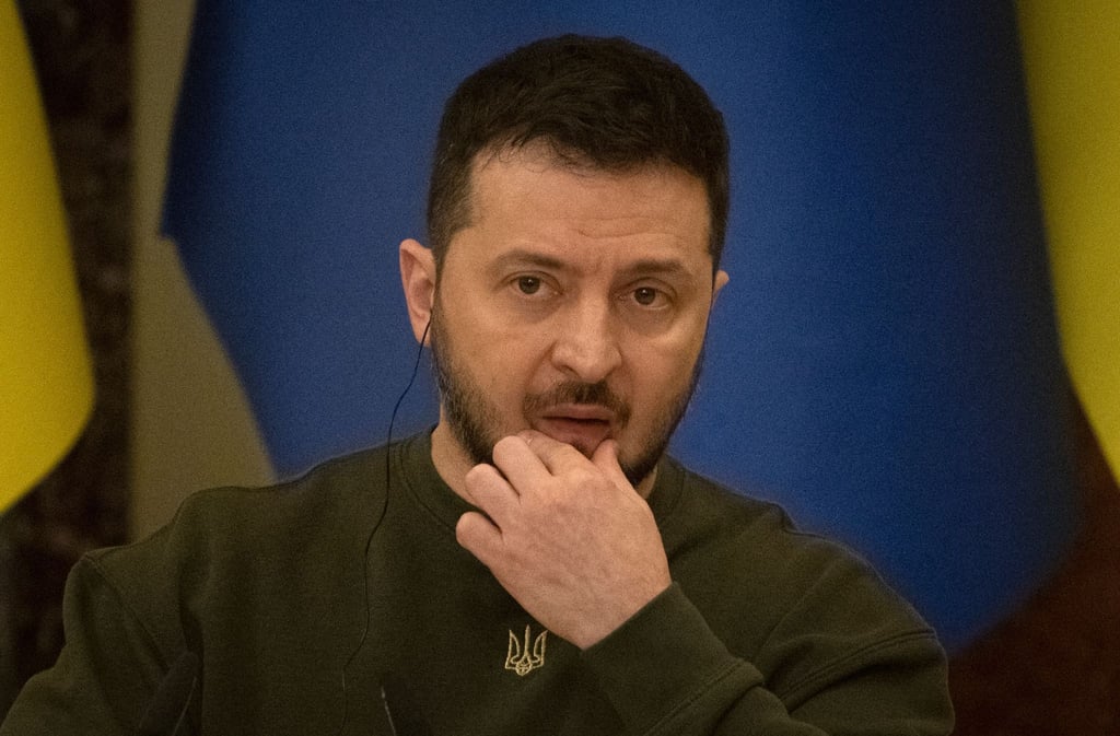 Hat nach Skandalen um Korruption und Bereicherung im Staatsapparat ein entschlosseneres Vorgehen gegen Fehlverhalten angekündigt: Wolodymyr Selenskyj.