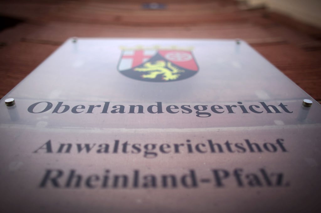 Das Türschild vom Oberlandesgericht in Koblenz.