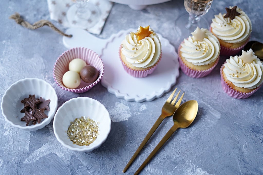 In den festlichen Cupcakes steckt auch ein Schuss Rosé-Sekt.