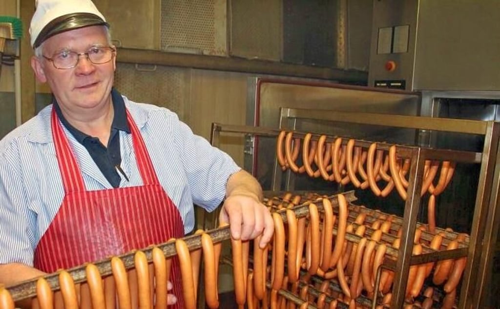 Fleischereimeister Otto Bendler in Schwanebecker Betrieb.