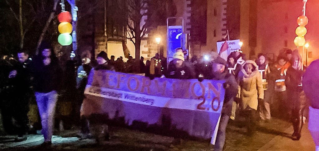 Reformation 2.0 ist das Motto der Demonstranten.