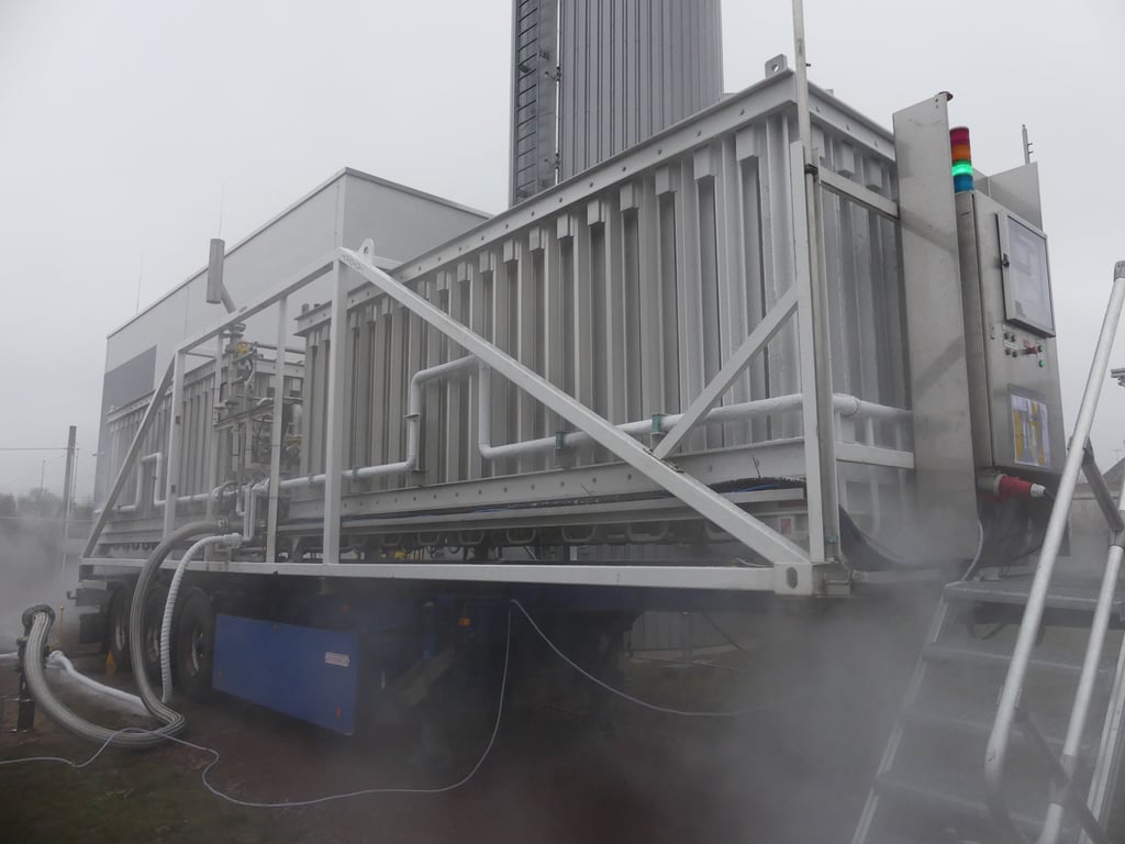 An drei der fünf Heizkraftwerke der Stadtwerke Merseburg stehen nun Verdampfer, die das flüssige LNG wieder gasförmig machen.
