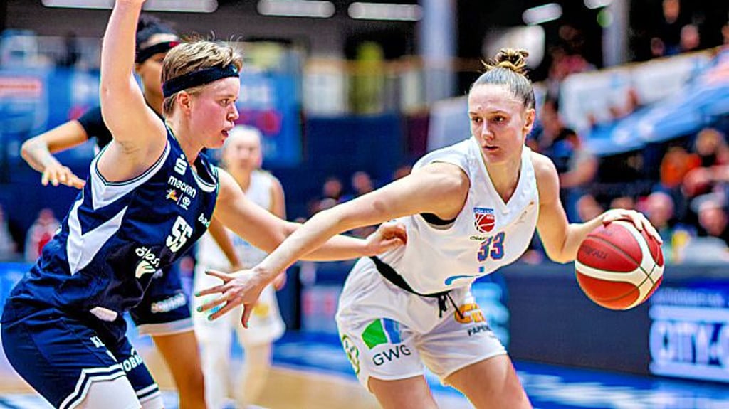 Sarah Mortensen (re.) war gegen Freiburg eine der stärksten Lions-Spielerinnen.