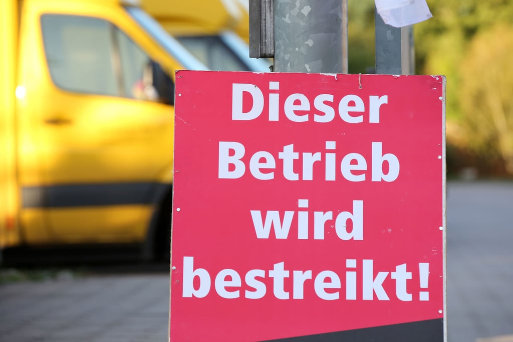 Auch im Zustellzentrum Kalbe der Deutschen Post legten Mitarbeiter im Tarifstreit die Arbeit nieder.