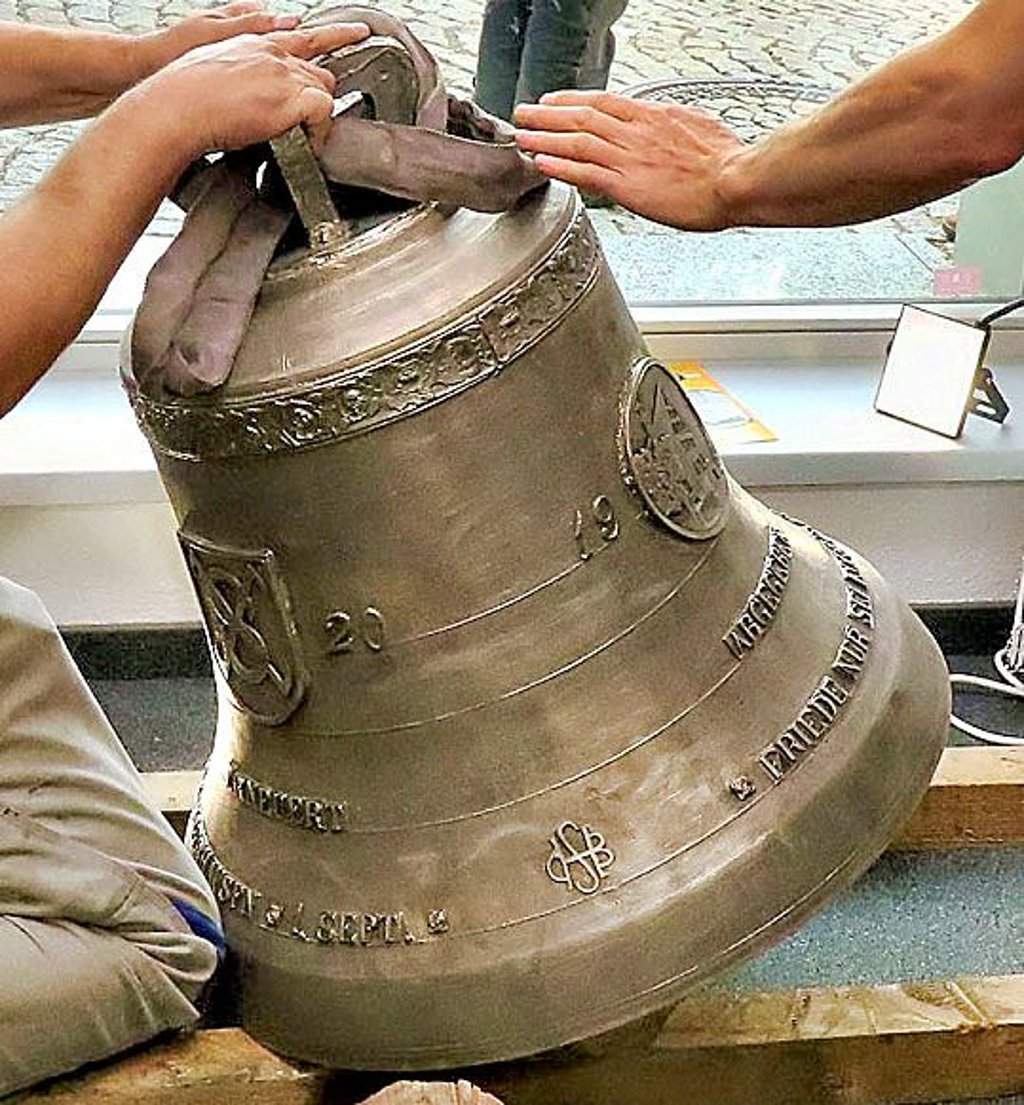 Die Ratsglocke im Turm des Rathauses in Sangerhausen