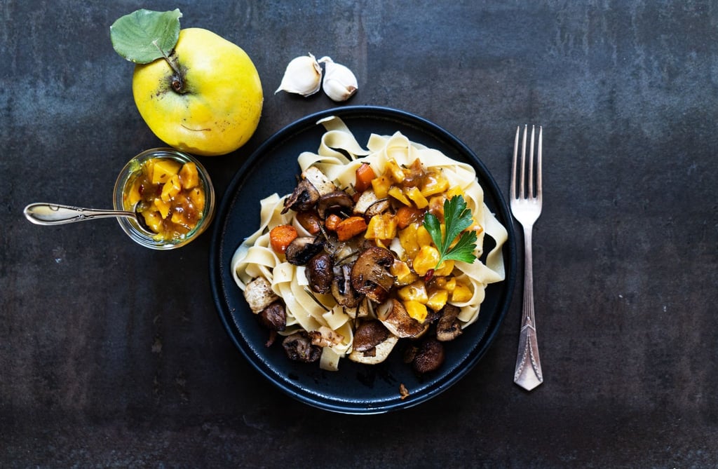 Zitroniges, fruchtiges Quittenfruchtfleisch trifft auf Pasta, Pilze und Herbstgemüse.