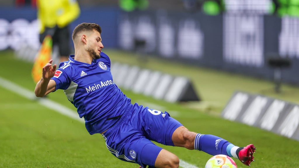 Tom Krauß im Trikot des FC Schalke 04.