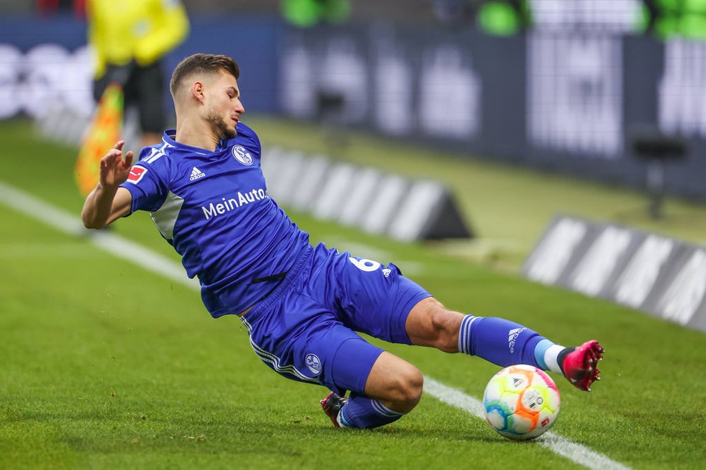 Tom Krauß im Trikot des FC Schalke 04.