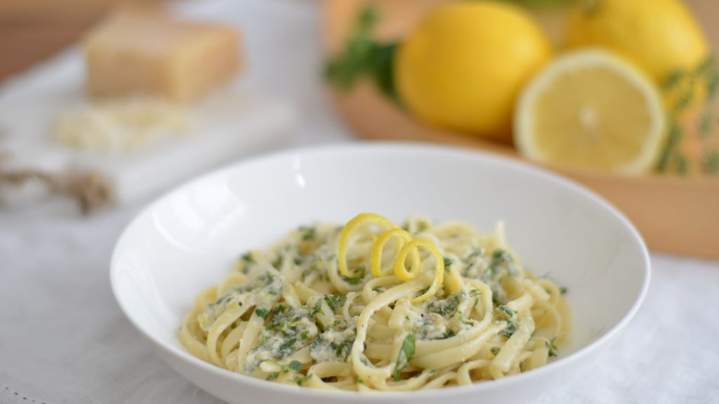Amalfi-Zitronen mit ihren dicken Schalen sind perfekt für ein intensives Aroma der Linguine al limone.