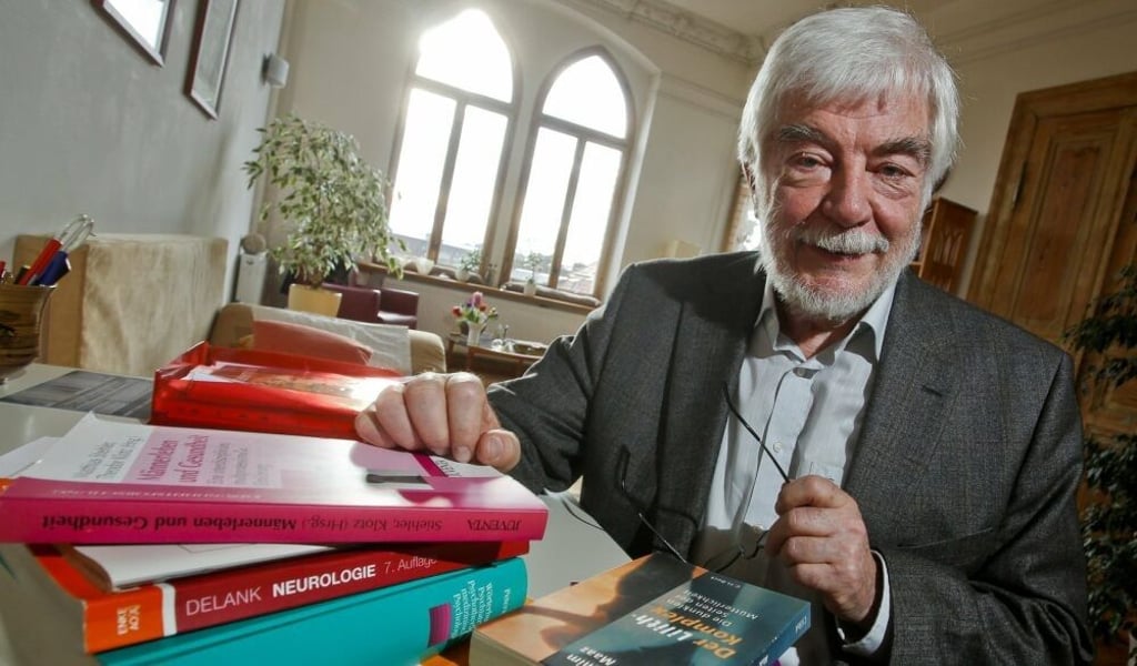 Der umstrittene Psychiater Hans-Joachim Maaz aus Halle wird am Montag in der Paulusgemeinde erwartet.