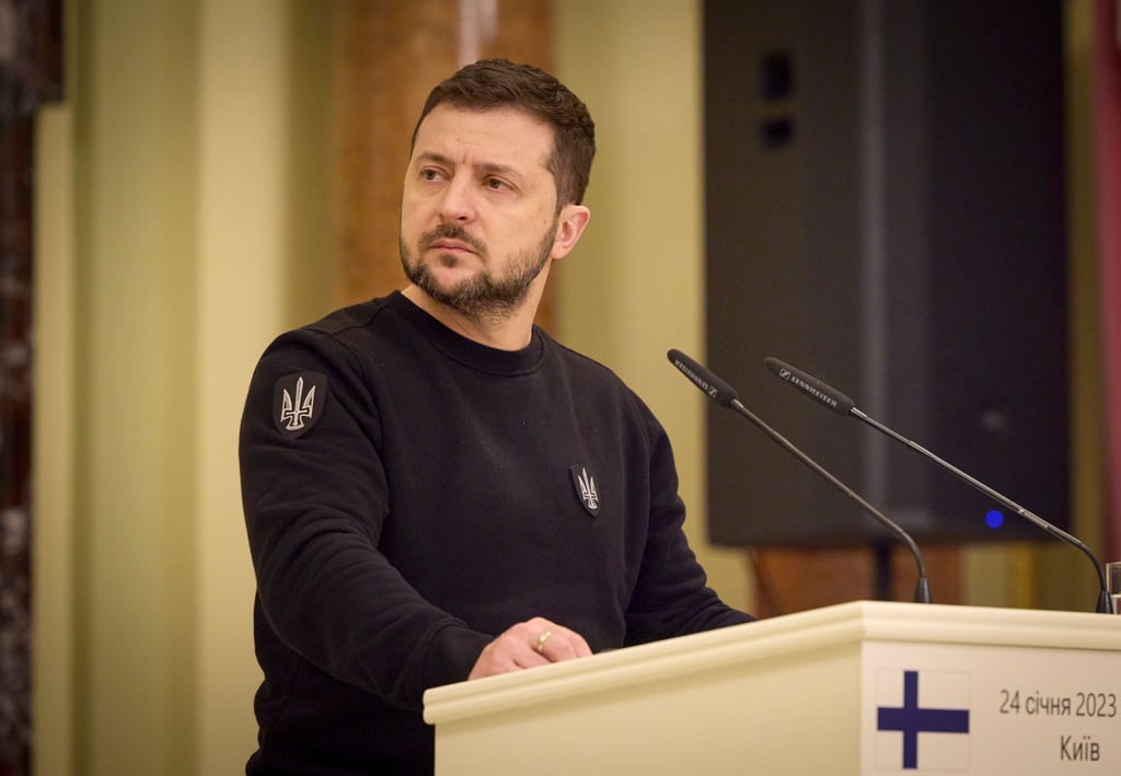 Der ukrainische Präsident Wolodymyr Selenskyj reagierte zurückhaltend auf Berichte über westliche Panzer-Lieferungen an sein Land.