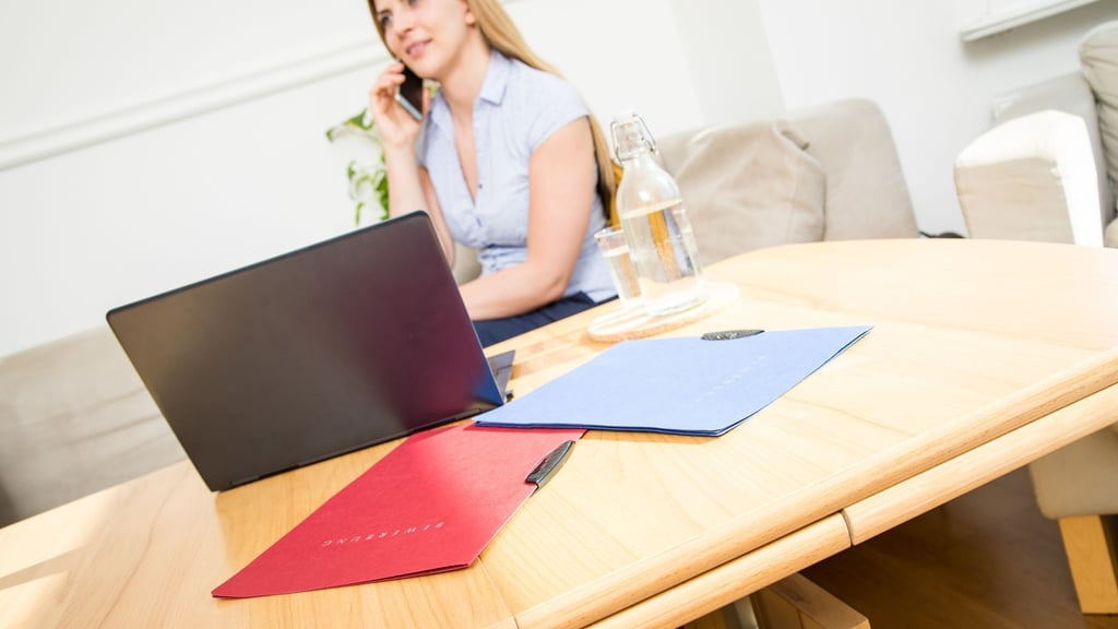 Die erste Reaktion auf ein Jobangebot ist nicht immer einfach: Soll man gleich zusagen oder noch um Bedenkzeit bitten?