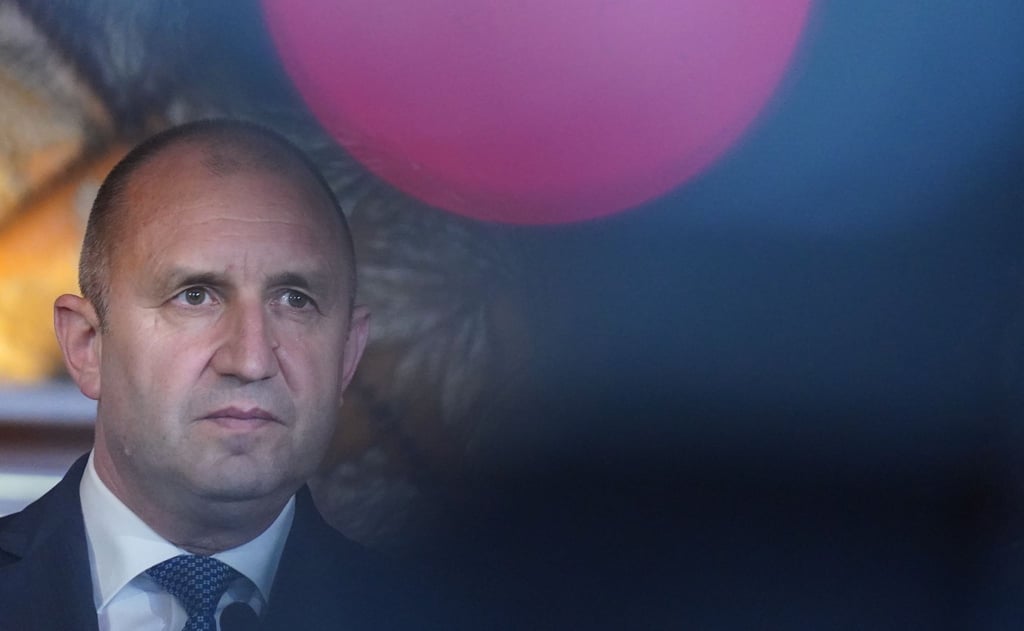 Muss nun die Parlamentswahl anberaumen, das Parlament auflösen und ein neues Übergangskabinett einsetzen: Bulgariens Staatschef Rumen Radew.