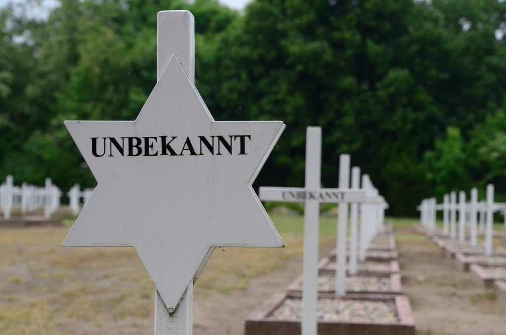Die Ruhe der Toten auf der Gardelegener Gedenkstätte Feldscheune Isenschnibbe wurde gestört.