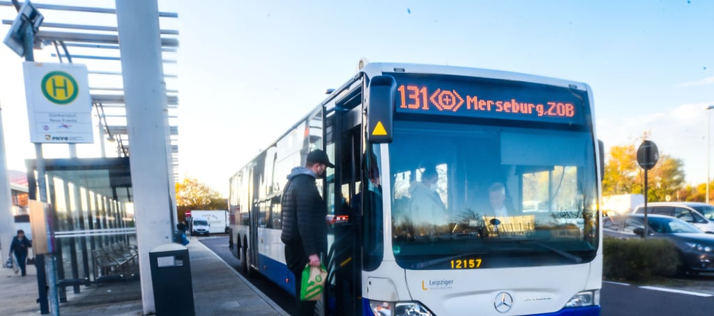 Auf der Linie 131 zwischen Merseburg und Leipzig - hier am Nova in Günthersdorf - sind hin und wieder Kontrolleure im Einsatz.