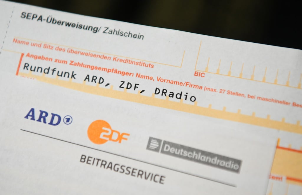 Auch Bezieher des neuen Bürgergeldes können sich vom Rundfunkbeitrag befreien lassen. Wer bereits befreit ist, bleibt es automatisch.