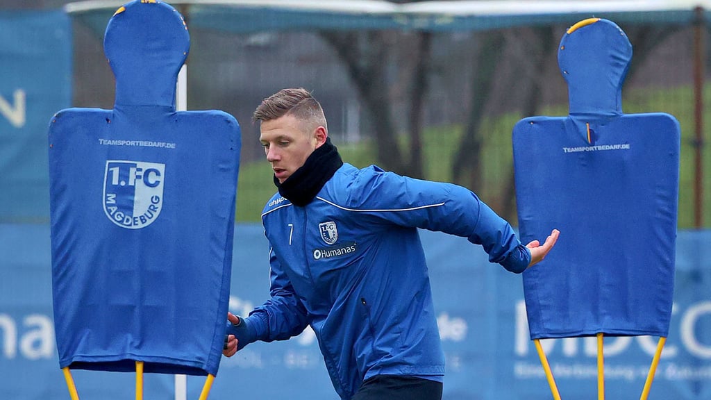 War bei seiner ersten Trainingseinheit beim 1. FC Magdeburg bereits fleißig: Maximilian Ullmann. Der Linksverteidiger kommt auf Leihbasis vom Venezia FC.