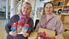 Jüngst hat die Hohenmölsener Stadtbibliothek um Karin Reich (l.) und  Julija Slehtere 28 neue Tonie-Hörspielfiguren  erhalten. Diese sind bei Kindern sehr beliebt und können in der Einrichtung ausgeliehen werden. 