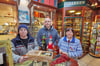 Einer von hunderten Händlern: Reinhard (von links), Thomas und Monika Vahl haben zum Jahresende ihr Traditionsgeschäft in Bernburg geschlossen.