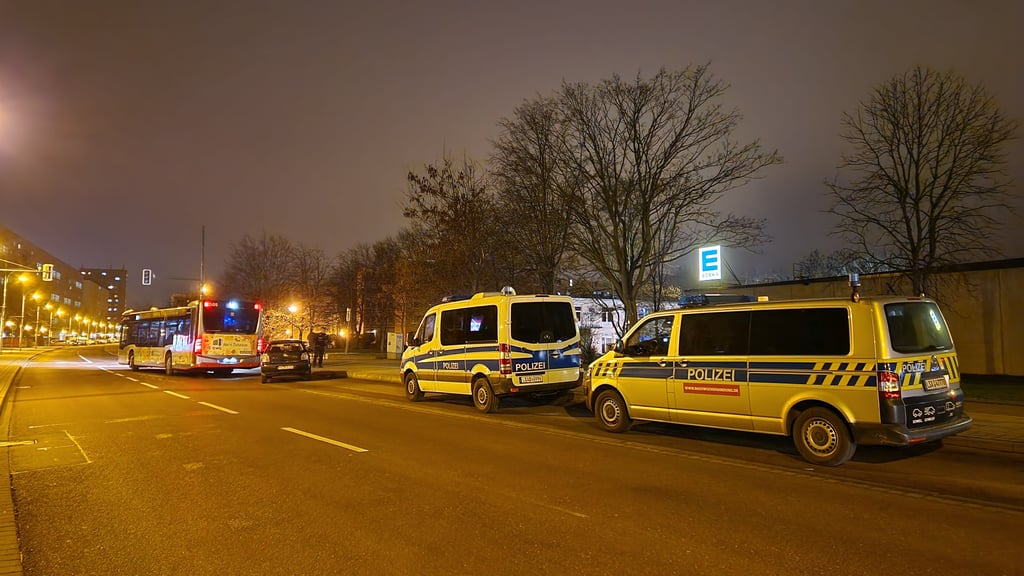Die Polizei war mit mehreren Einsatzkräften im Einsatz.
