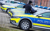 Die Polizei im Jerichower Land ist auf der Suche nach einem Fahrereines silbergrauen Autos, das am 14. Dezember 2022 in der Jerichower Straße in Genthin in einem Unfall verwickelt war.
