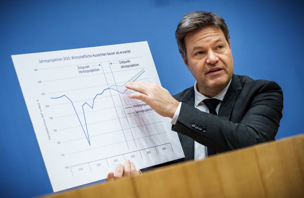 Robert Habeck (Bündnis 90/Die Grünen), Bundesminister für Wirtschaft und Klimaschutz, nimmt an der Vorstellung des Jahreswirtschaftsbericht 2023 der Bundesregierung teil.