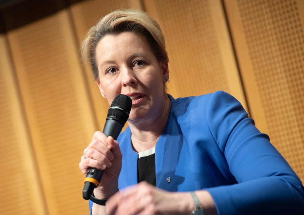 Zu sehen ist Franziska Giffey, Regierende Bürgermeisterin und SPD-Spitzenkandidatin für die anstehende Wahl zum Abgeordnetenhaus.