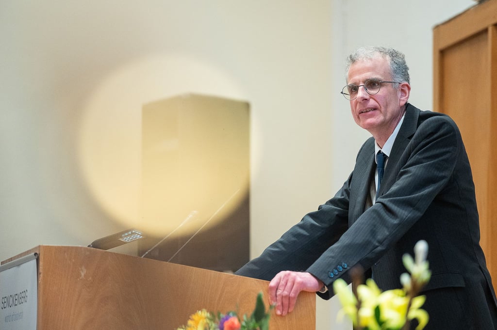Karsten Wesche hält eine Rede beim Festakt zum Leitungswechsel im Senckenberg Forschungsinstitut Görlitz.