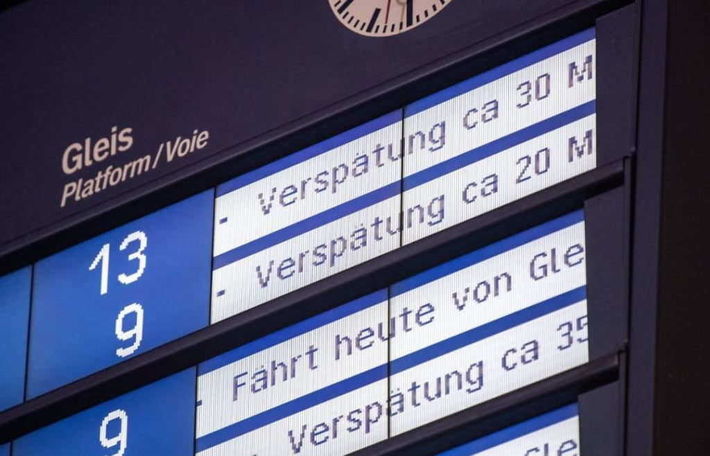 Die Fernzüge der Deutschen Bahn DB gelten oft als unpünktlich. Stimmt das auch? Und wie sieht es mit der Zuverlässigkeit der Züge in Sachsen-Anhalt aus? Eine neue Analyse gibt Aufschluss. Symbolbild:
