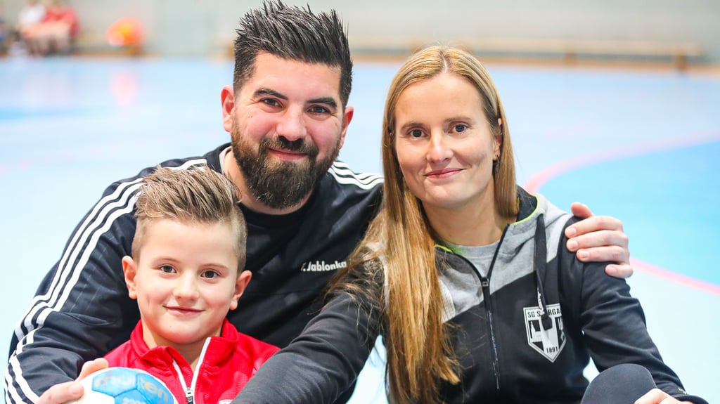 Tomas und Michaela Jablonka mit Sohn Oliver - die Familie lebt für den Handballsport.