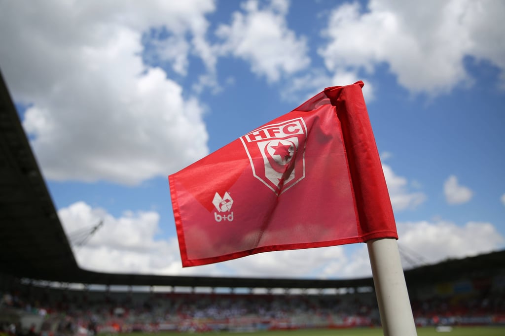 Die HFC-Fahne weht im Leuna-Chemie-Stadion.