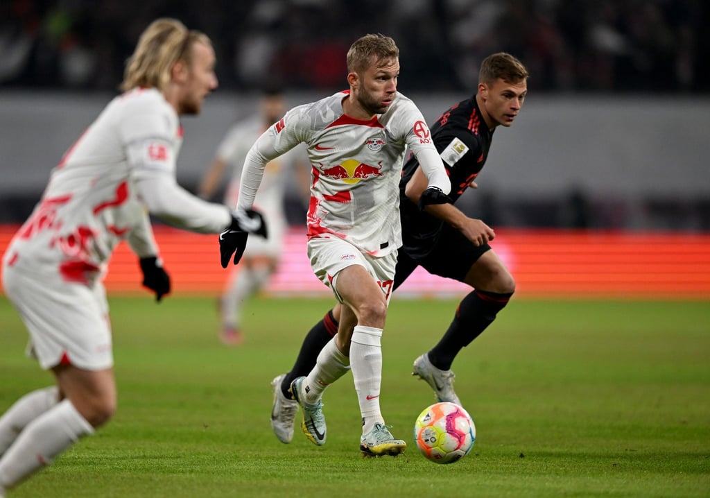 Der Leipziger Konrad Laimer (M.) soll beim FC Bayern unterschrieben haben.