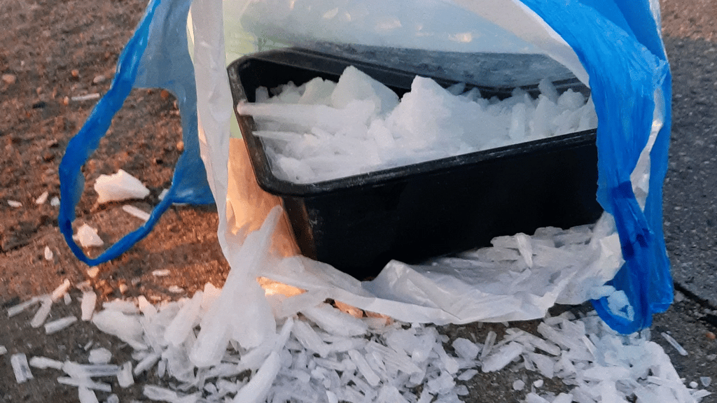 2,1 Kilogramm Crystal bei Fahrgast eines Taxis auf der Autobahn 4 gefunden.
